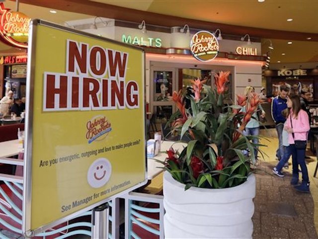 US job aid applications fall to 267K