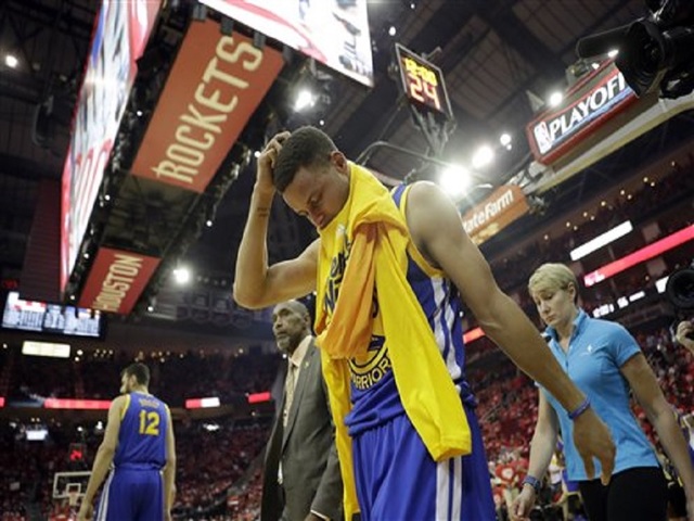 Curry to have MRI Monday on sprained knee