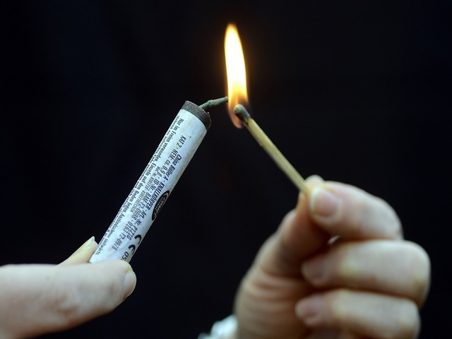 5 fireworks suitable to use around your child this July 4th