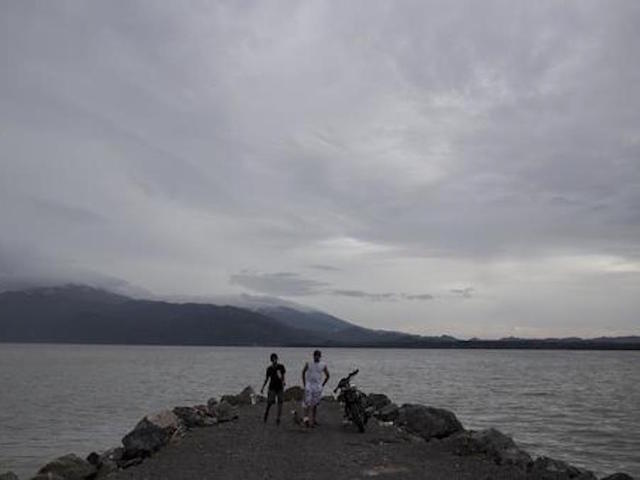 Hurricane Earl weakens to tropical storm