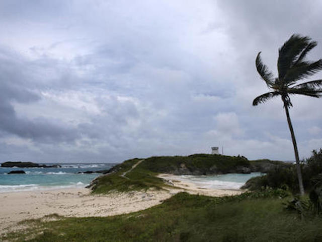 'Dangerous' Hurricane Nicole pummels Bermuda