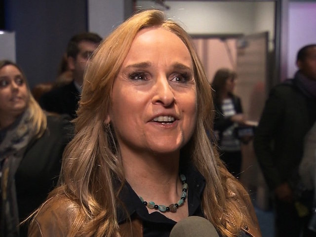 Melissa Etheridge smokes weed with her adult kids