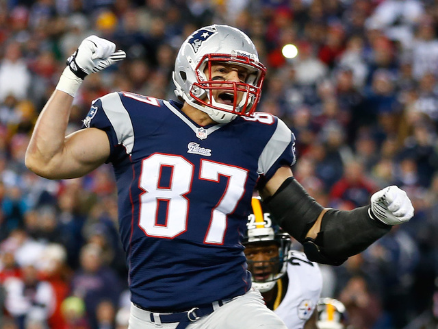 Rob Gronkowski crashes White House press briefing