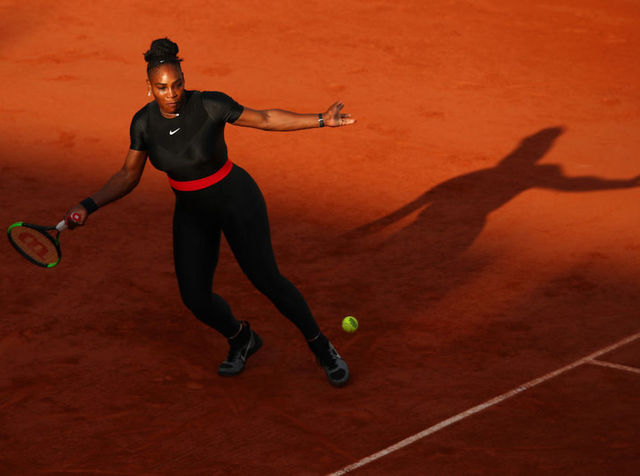 Serena Williams withdraws from French Open ahead of Sharapova match